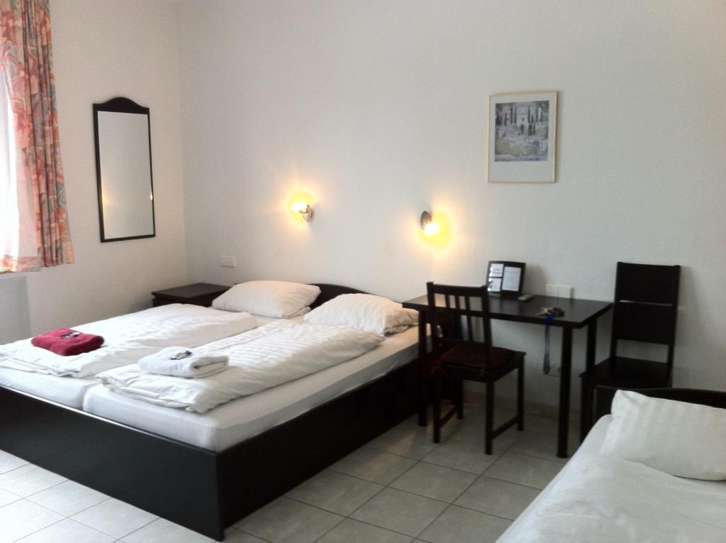 والدبرون Hotel Goldener Engel الغرفة الصورة