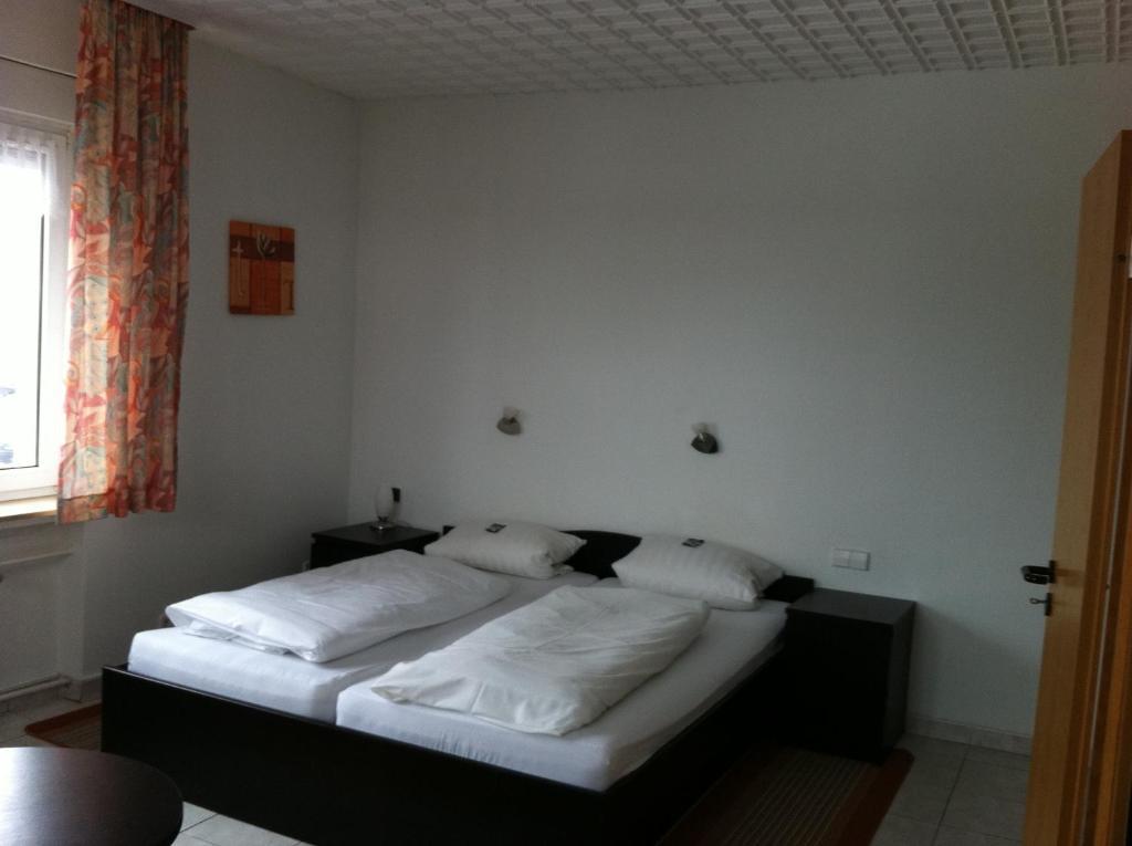 والدبرون Hotel Goldener Engel الغرفة الصورة